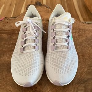 Nike Zoom Pegasus 37 women’s size 8. White, teal and periwinkle.